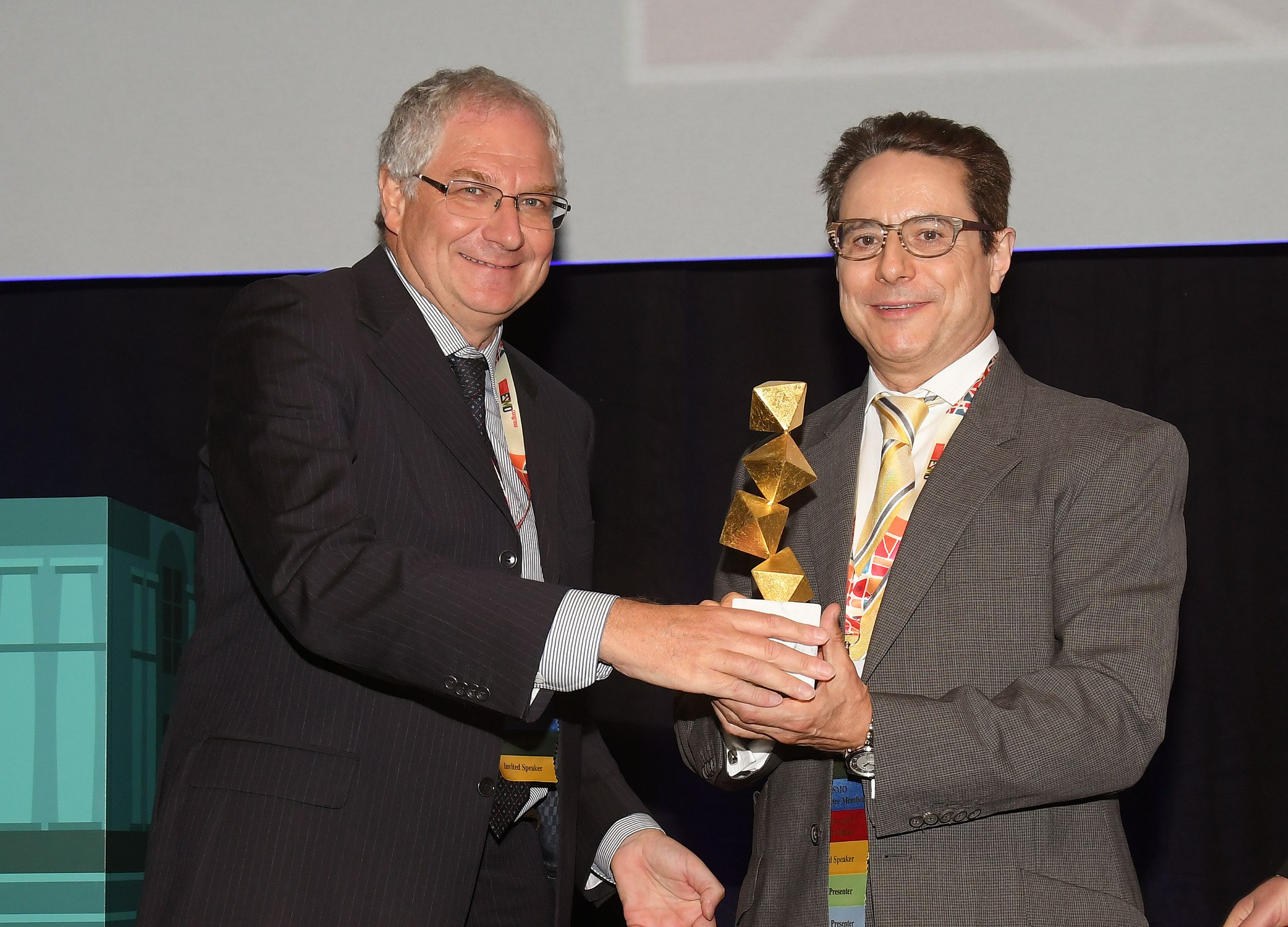 El presidente de GEICAM rrecibe el Premio ESMO 2017